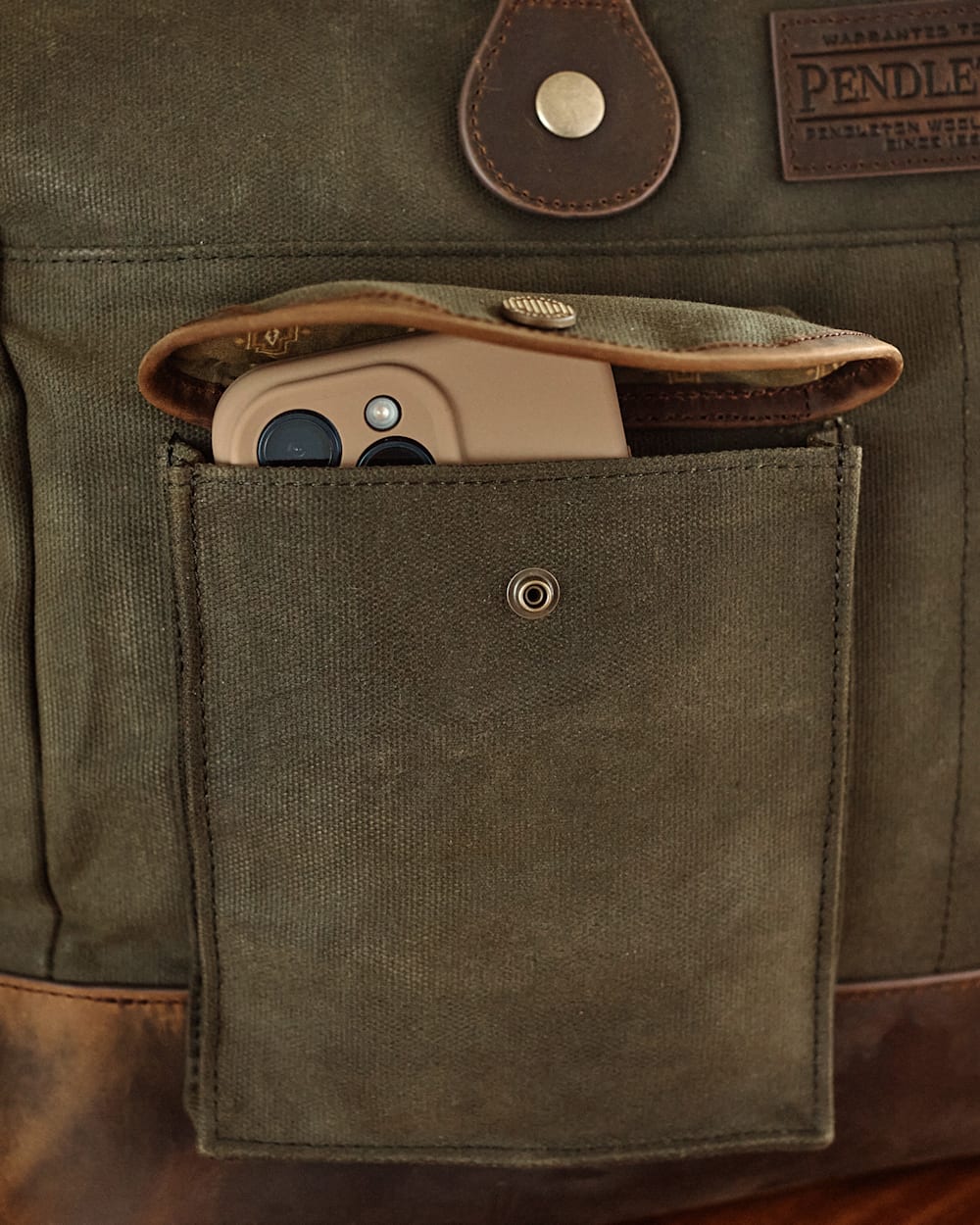 ALTERNATE VIEW OF ODYSSEY WAXED CANVAS MESSENGER BAG IN OLIVE image number 4