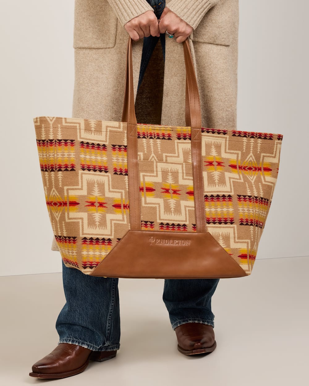 ALTERNATE VIEW OF LOOK WEST WIDE TOTE IN TAN HARDING image number 3