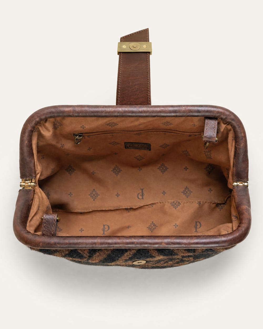 ALTERNATE VIEW OF ECHO BAY HERITAGE COLLECTION CLUTCH IN NOIR image number 4