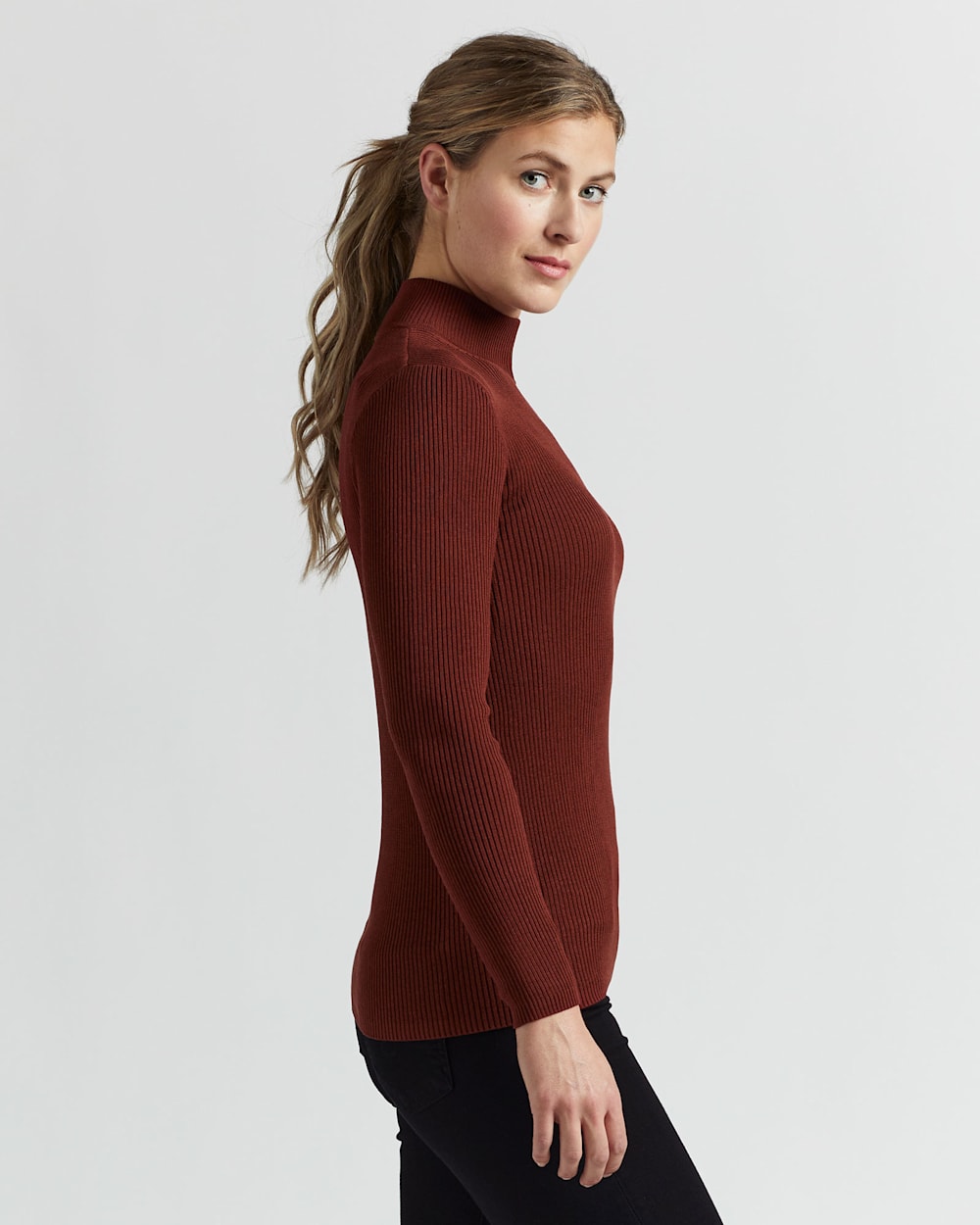 ALTERNATE VIEW OF WOMEN'S RIB MOCKNECK PULLOVER IN BRICK RED image number 3