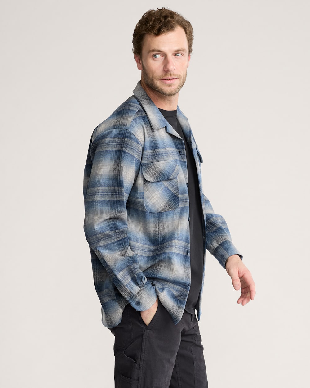 ALTERNATE VIEW OF MEN'S PLAID BOARD SHIRT IN GREY/NAVY OMBRE image number 3