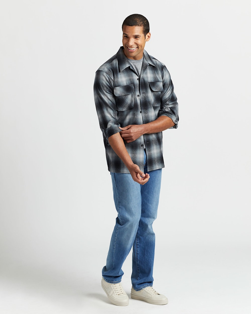 ALTERNATE VIEW OF MEN'S BOARD SHIRT IN GREY/WHITE OMBRE image number 4