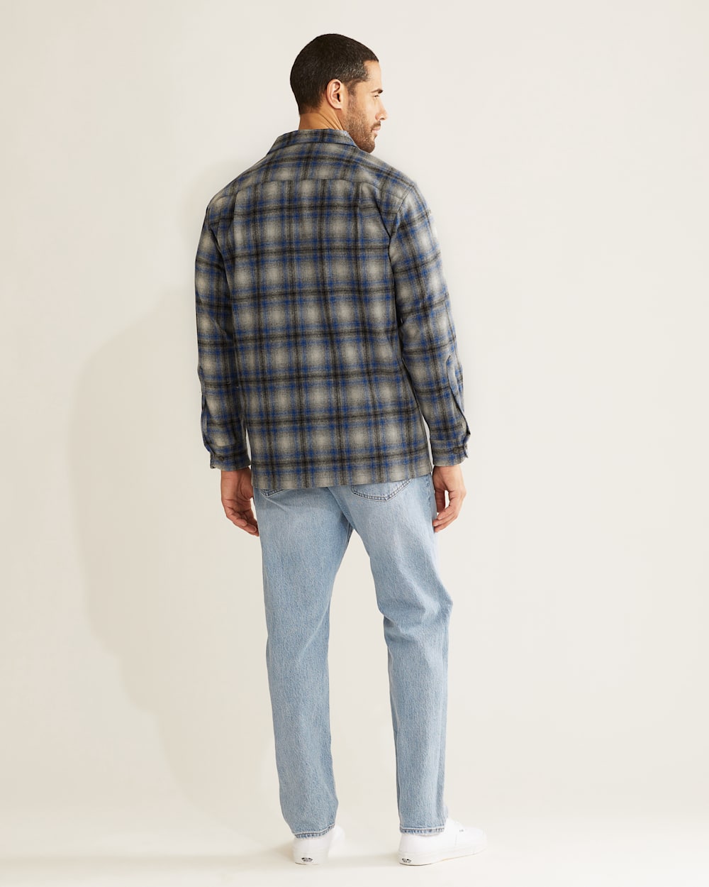 ALTERNATE VIEW OF MEN'S PLAID BOARD SHIRT IN GREY/BLUE OMBRE image number 3