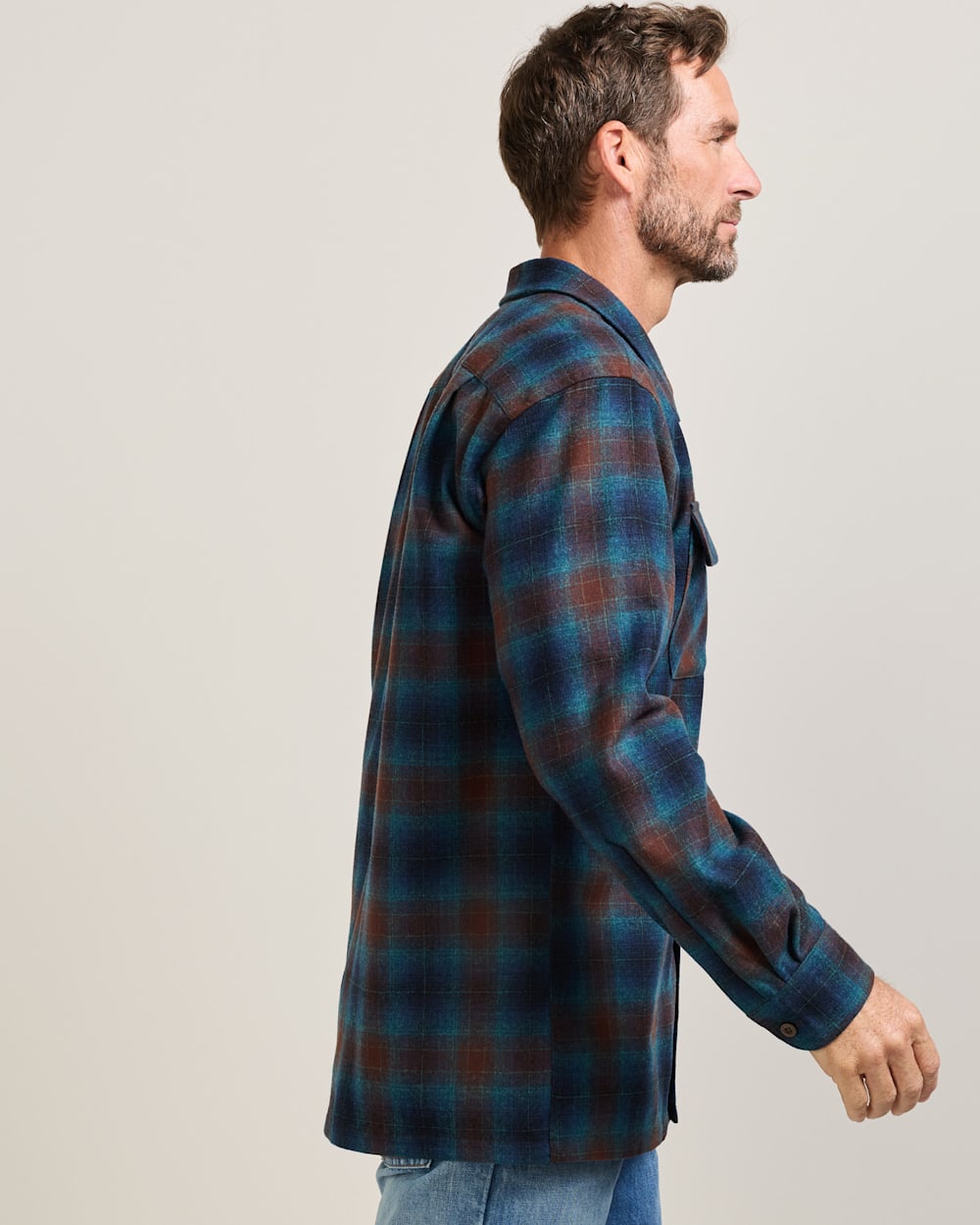 ALTERNATE VIEW OF MEN'S PLAID BOARD SHIRT IN BROWN/NAVY OMBRE image number 6
