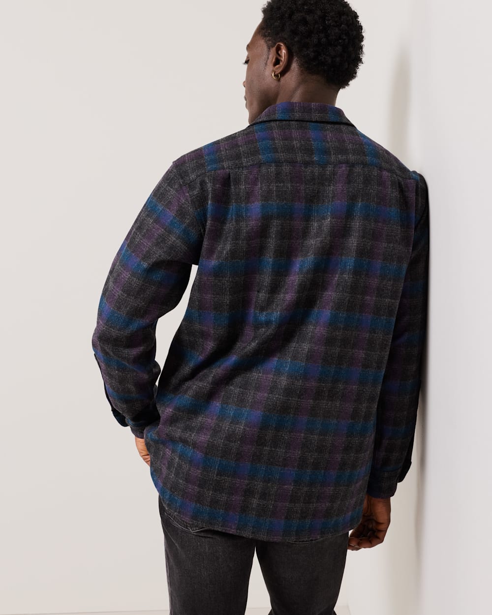 ALTERNATE VIEW OF MEN'S PLAID BOARD SHIRT IN BLACK/PURPLE PLAID image number 2