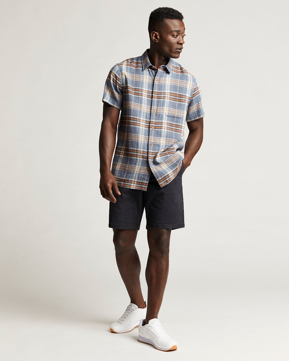 MEN'S SHORT-SLEEVE LINEN SHIRT IN BLUE MIRAGE/ANGORA PLAID image number 1