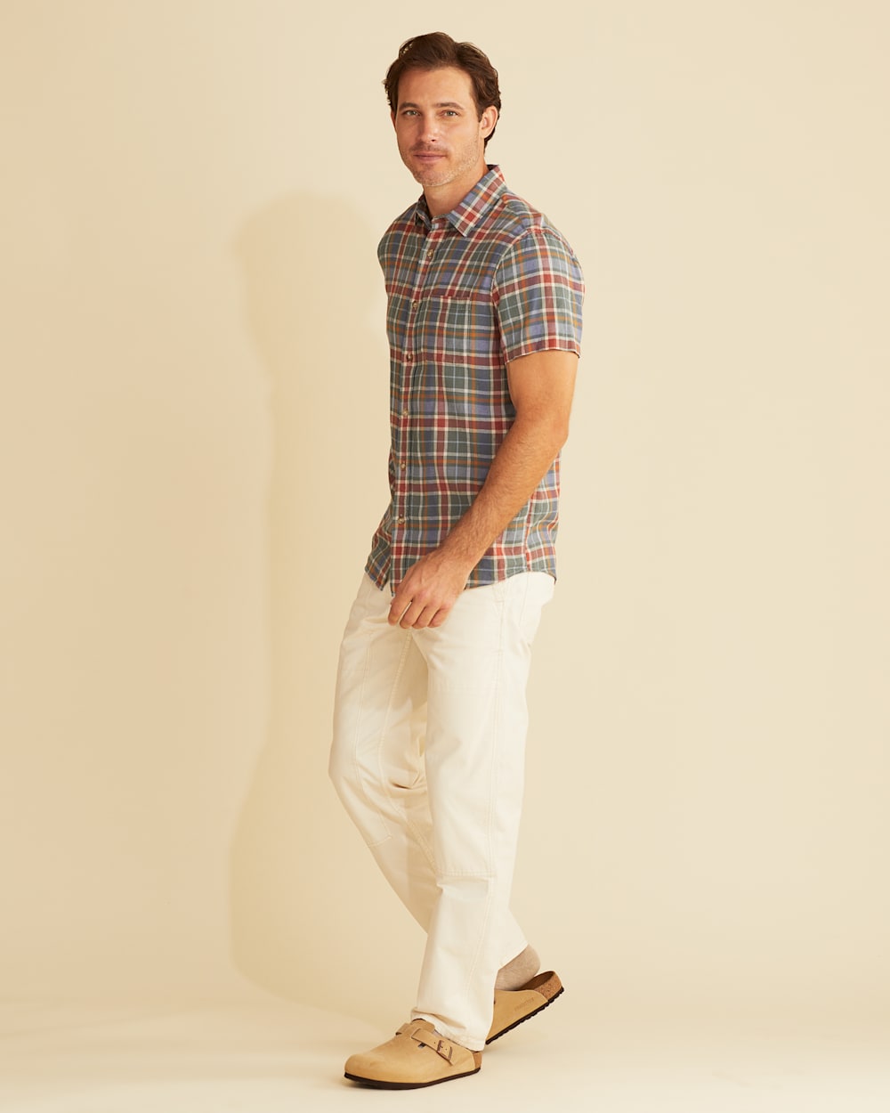ALTERNATE VIEW OF MEN'S SHORT-SLEEVE DAWSON LINEN SHIRT IN GREEN/BLUE/RED PLAID image number 2