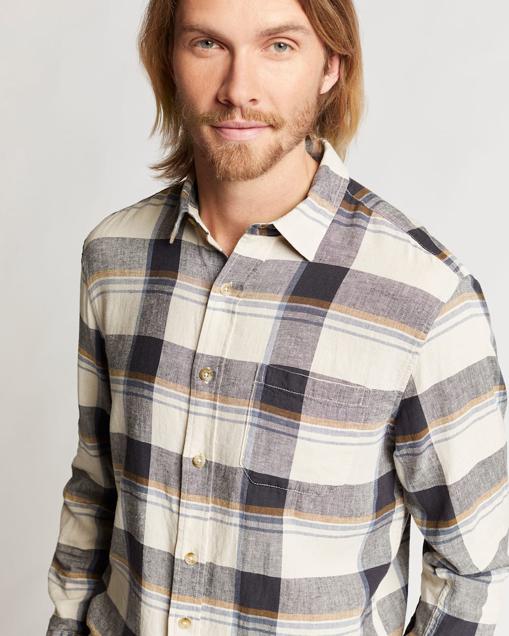 MEN'S LONG-SLEEVE LINEN SHIRT IN GREY/IVORY PLAID image number 4