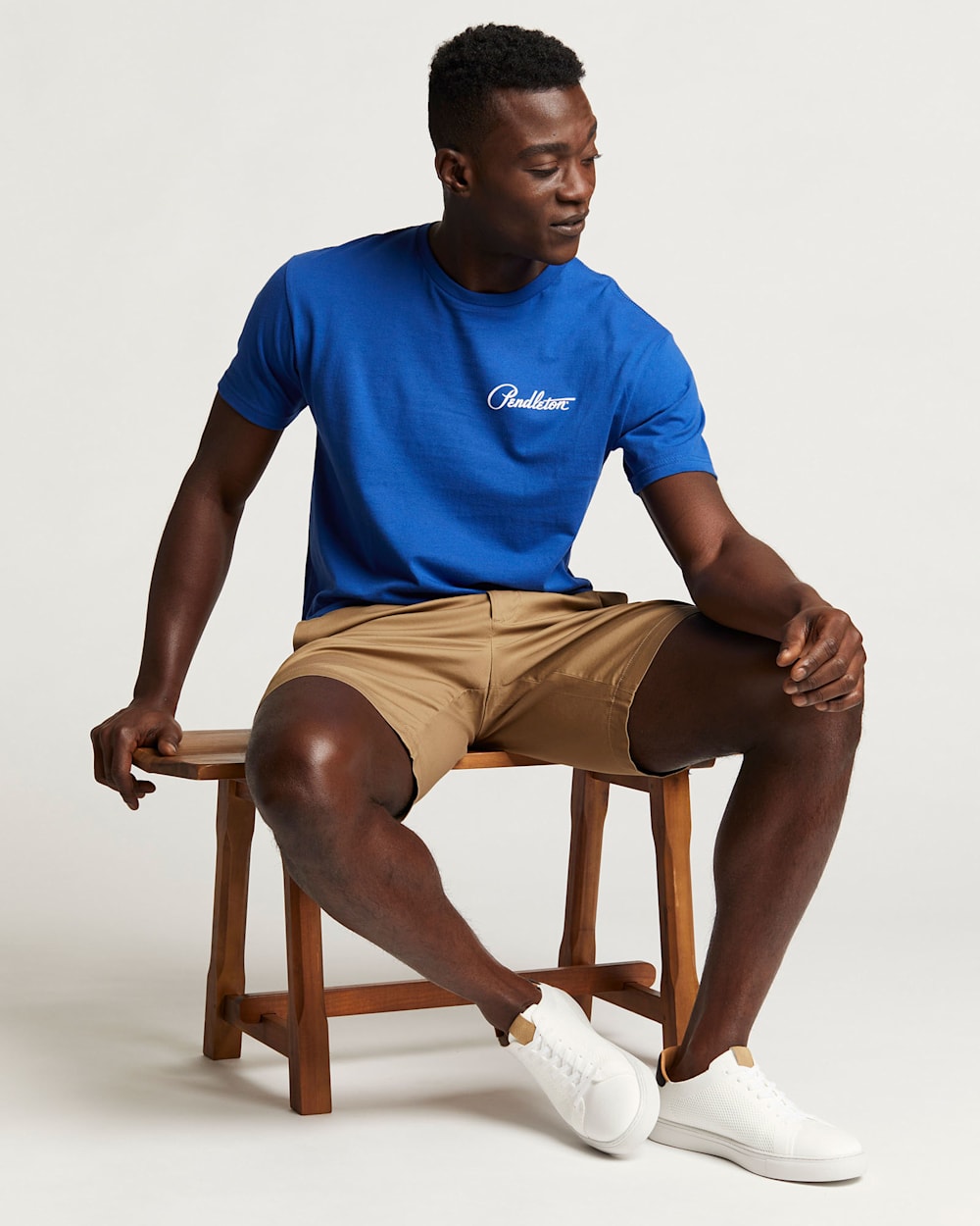 ALTERNATE VIEW OF MEN'S BASE CAMP GRAPHIC TEE IN ROYAL/WHITE image number 5