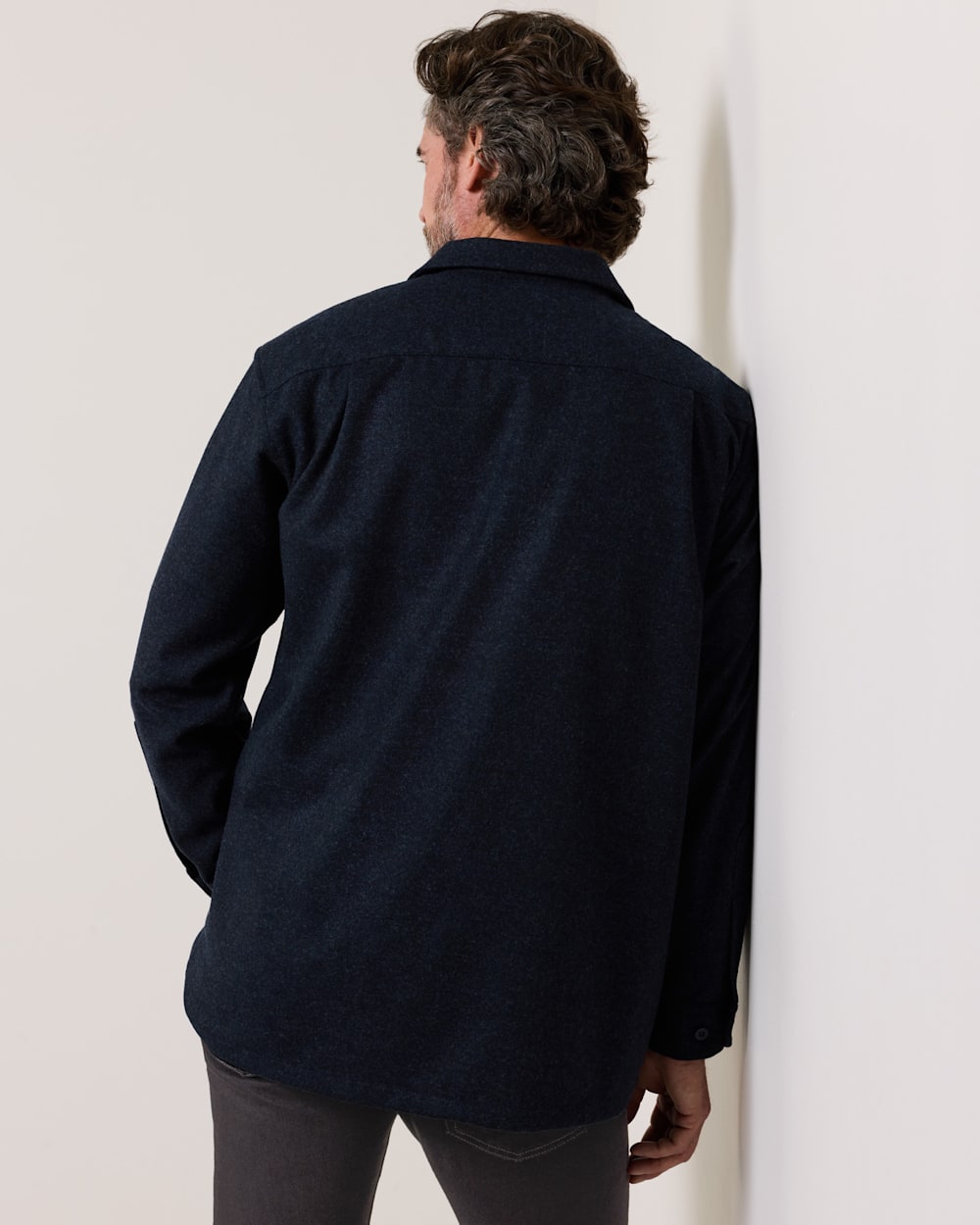 ALTERNATE VIEW OF MEN'S BOARD SHIRT IN NAVY/BLACK MIX image number 2