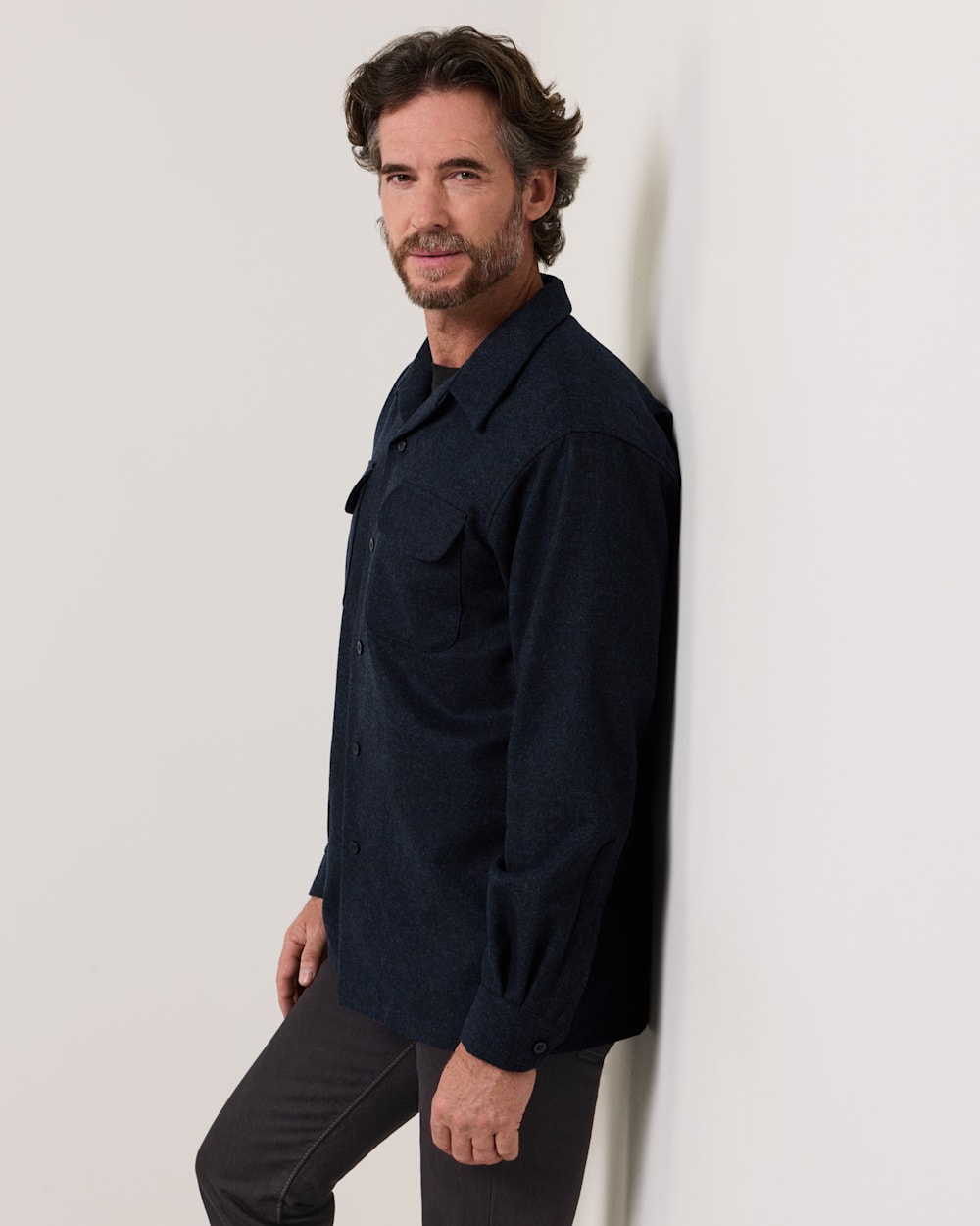 ALTERNATE VIEW OF MEN'S BOARD SHIRT IN NAVY/BLACK MIX image number 4