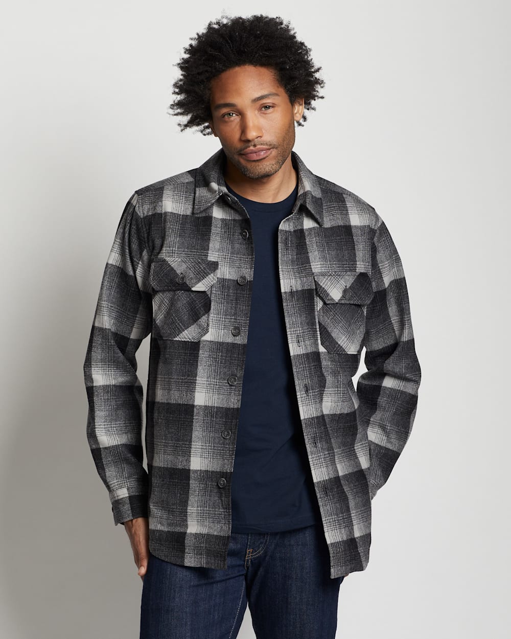 MEN'S PLAID QUILTED SHIRT JACKET IN GREY/OXFORD OMBRE image number 1
