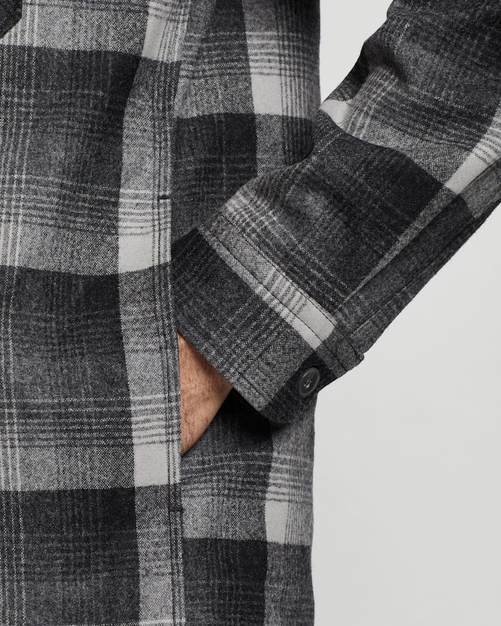ALTERNATE VIEW OF MEN'S PLAID QUILTED SHIRT JACKET IN GREY/OXFORD OMBRE image number 3