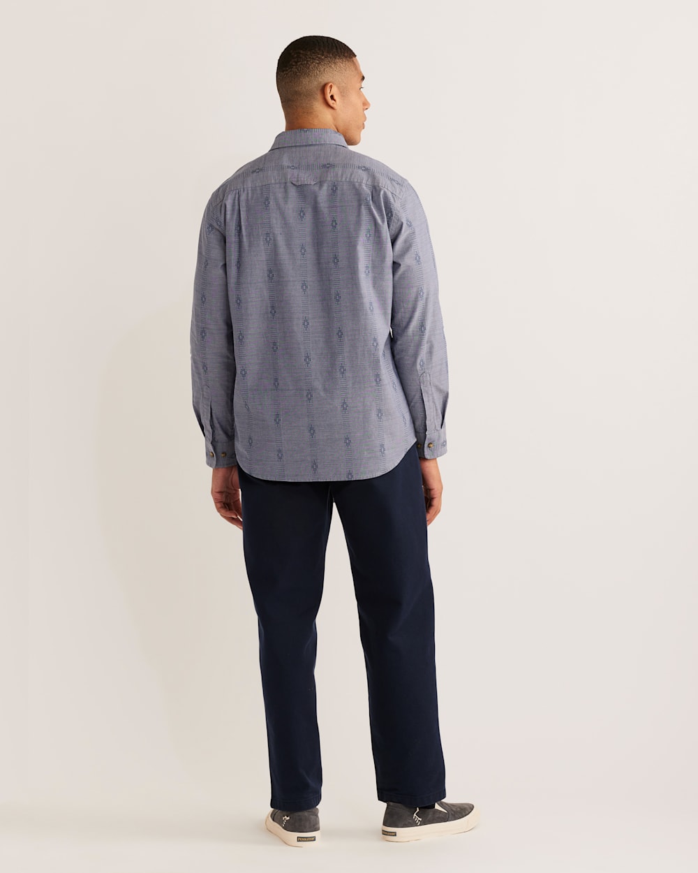 ALTERNATE VIEW OF MEN'S LONG-SLEEVE CARSON CHAMBRAY SHIRT IN INDIGO image number 3