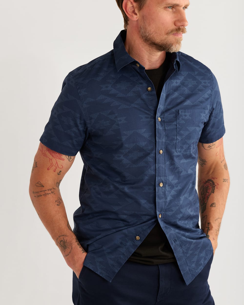 ALTERNATE VIEW OF MEN'S SHORT-SLEEVE SHORELINE SHIRT IN INDIGO image number 4