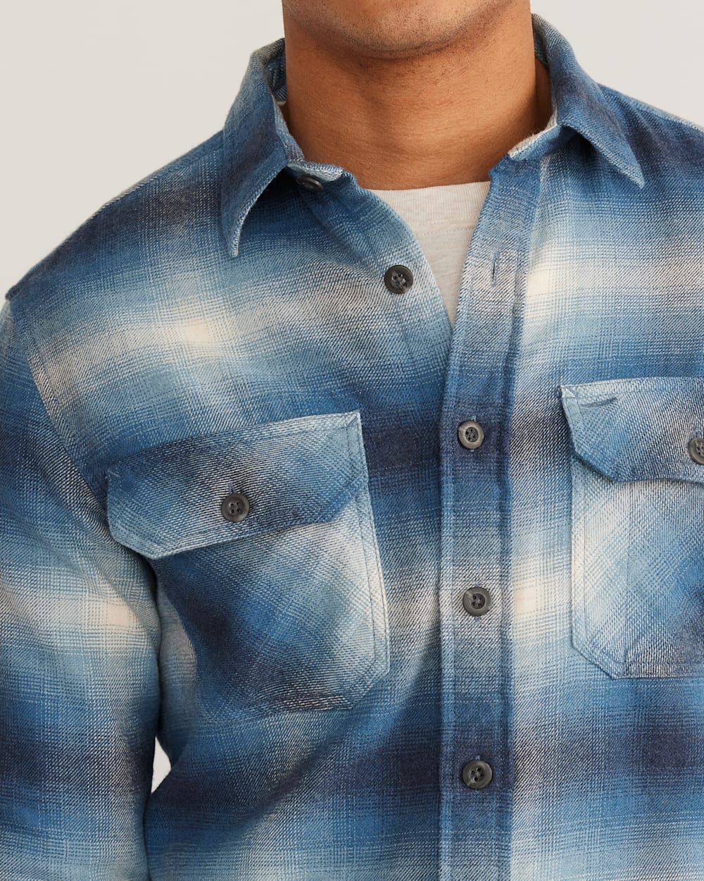 ALTERNATE VIEW OF MEN'S PLAID BURNSIDE DOUBLE-BRUSHED FLANNEL SHIRT IN ROYAL/WHITE PLAID image number 4