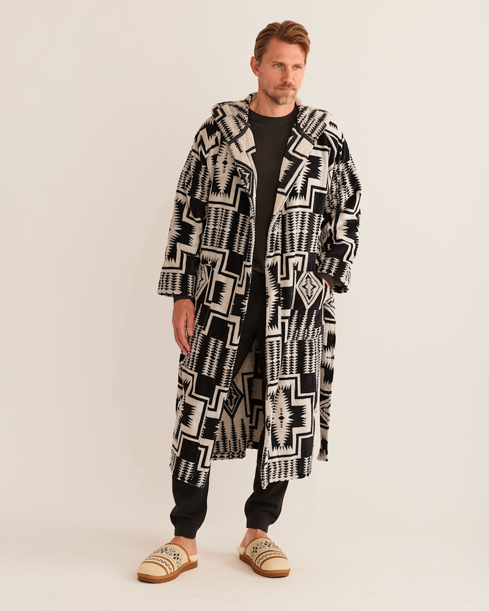 ALTERNATE VIEW OF UNISEX COTTON TERRY VELOUR ROBE IN BLACK/WHITE HARDING image number 4