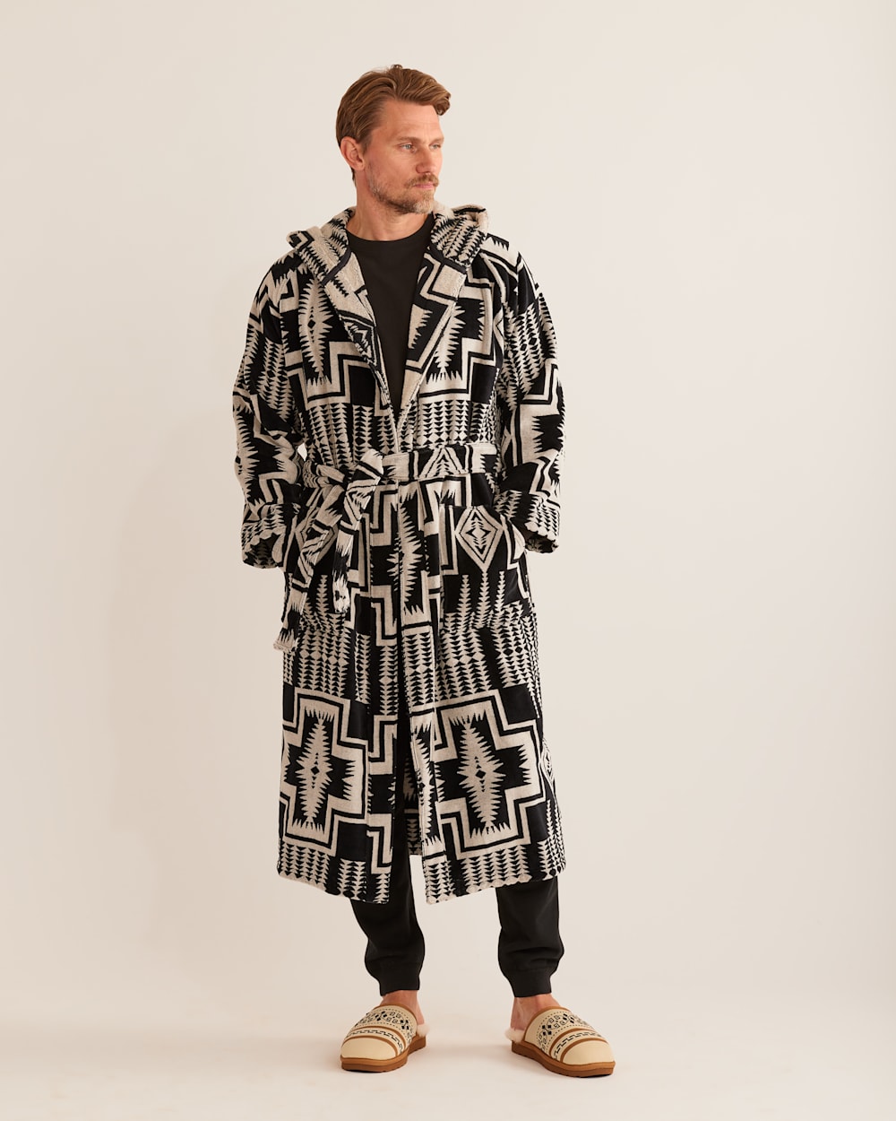 ALTERNATE VIEW OF UNISEX COTTON TERRY VELOUR ROBE IN BLACK/WHITE HARDING image number 5