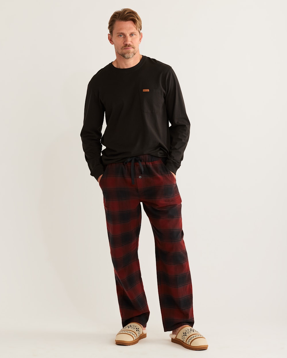 MEN'S FLANNEL PAJAMA PANTS IN RED/BLACK OMBRE image number 1