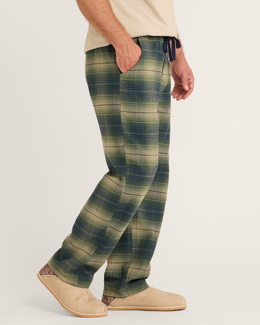 Shop Men s Plaid Flannel Pajama Pants for Cozy Nightwear Pendleton