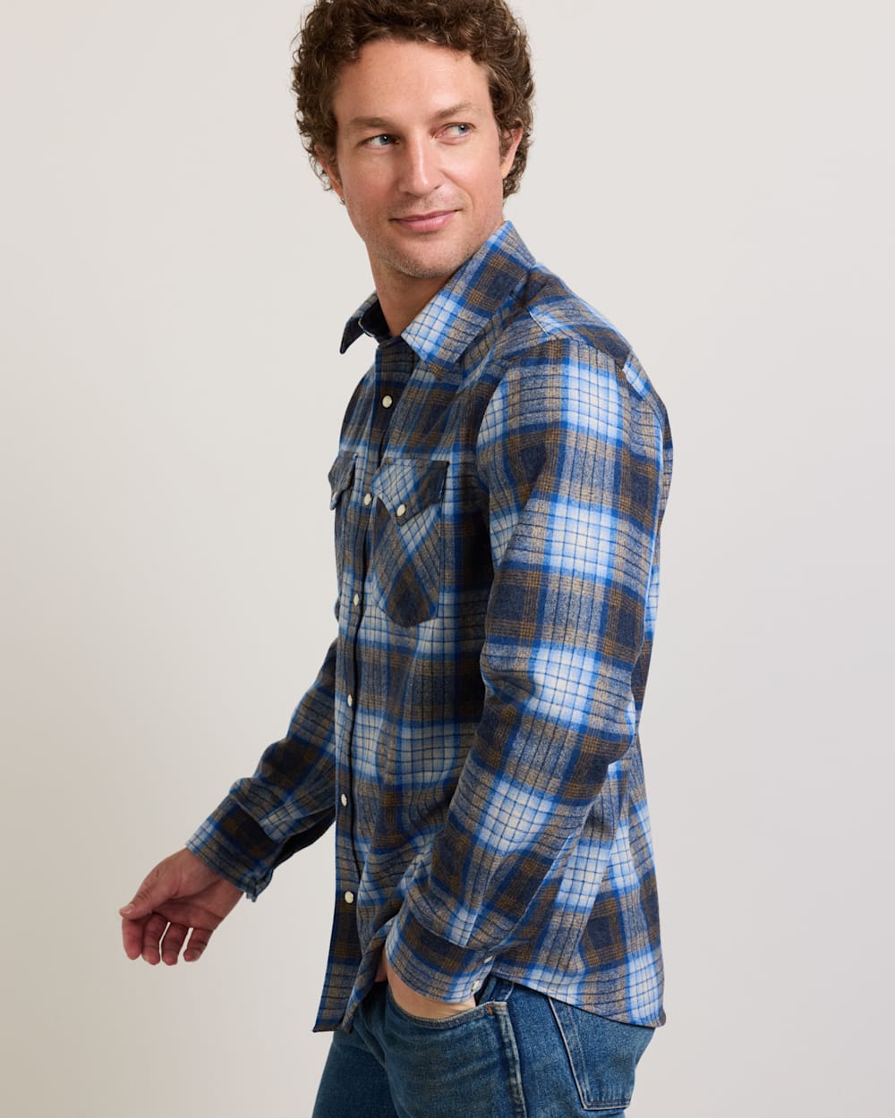 ALTERNATE VIEW OF MEN'S PLAID SNAP-FRONT WESTERN CANYON SHIRT IN BLUE/TAN PLAID image number 4
