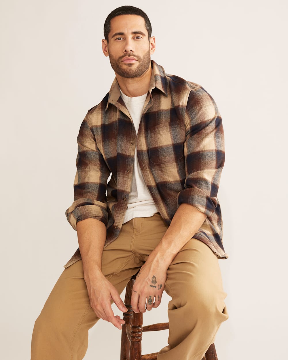 ALTERNATE VIEW OF MEN'S PLAID LODGE SHIRT IN BROWN/NAVY OMBRE image number 4