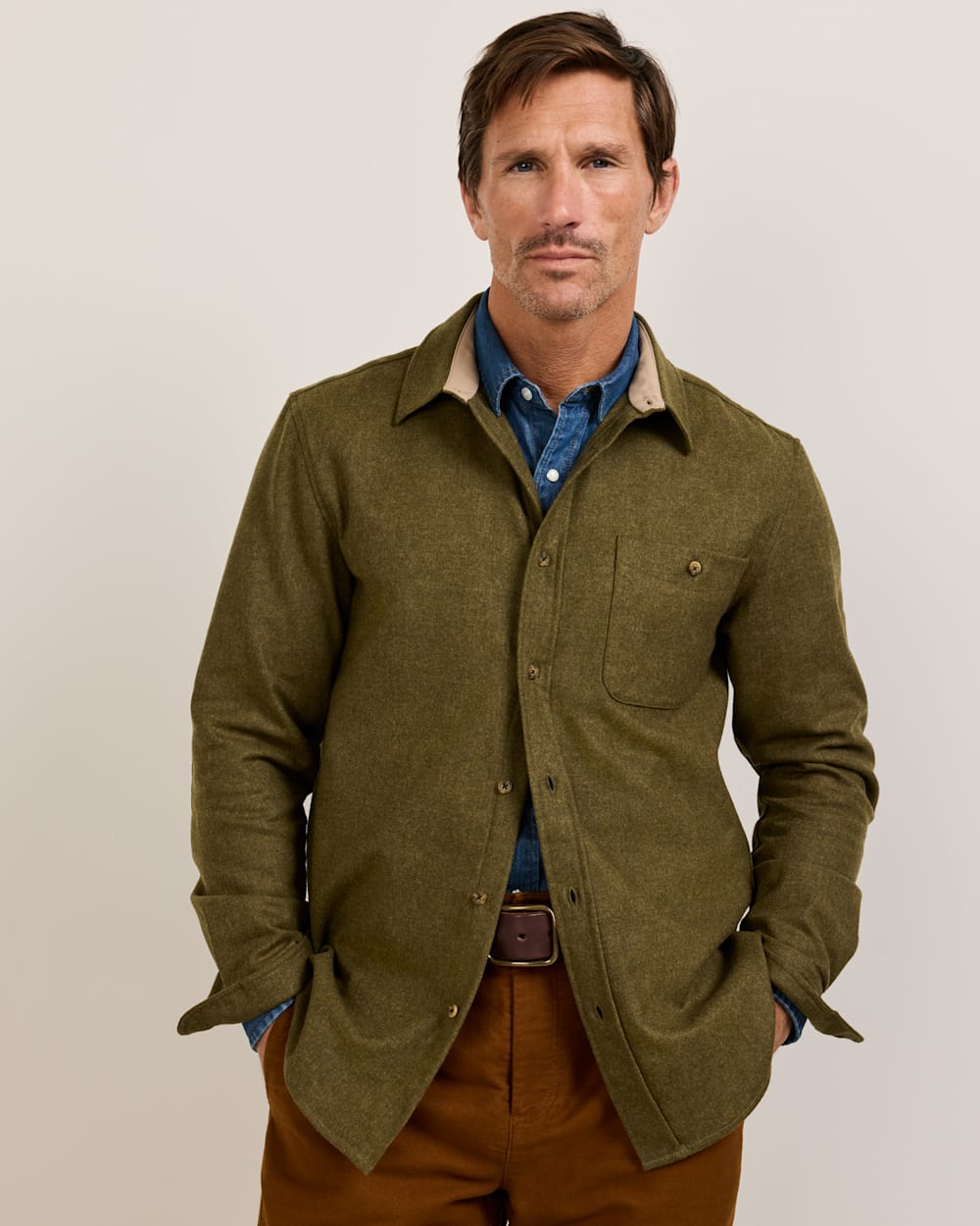 MEN'S ELBOW-PATCH TRAIL SHIRT IN GREEN MIX image number 1