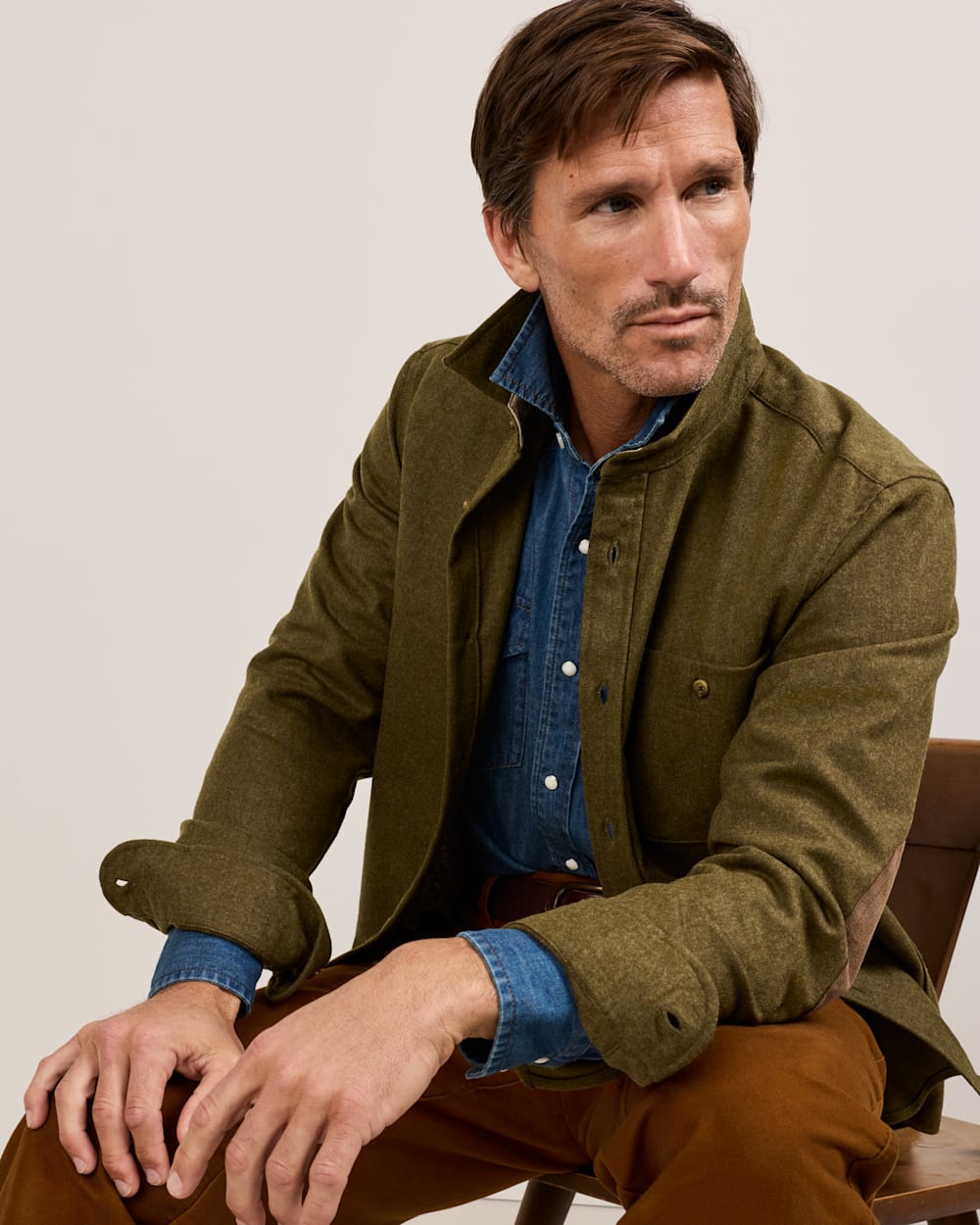 ALTERNATE VIEW OF MEN'S ELBOW-PATCH TRAIL SHIRT IN GREEN MIX image number 2