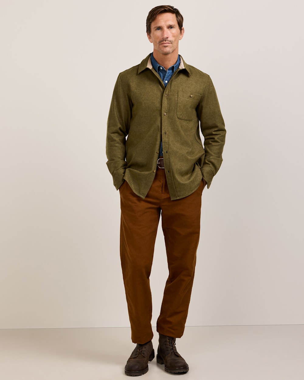 ALTERNATE VIEW OF MEN'S ELBOW-PATCH TRAIL SHIRT IN GREEN MIX image number 3