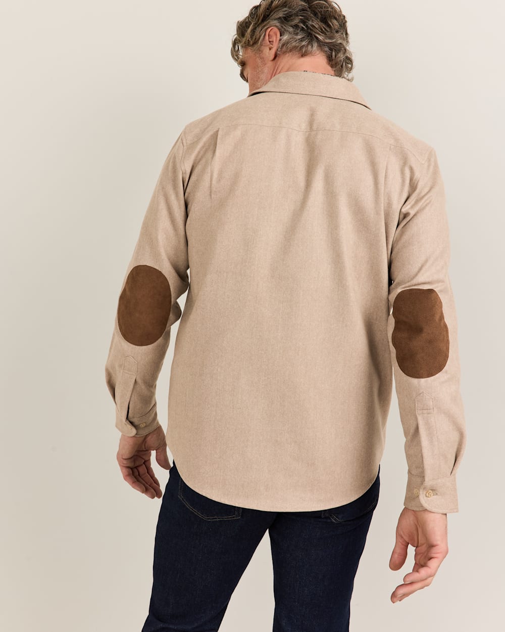 ALTERNATE VIEW OF MEN'S ELBOW-PATCH TRAIL SHIRT IN NATURAL MIX image number 2