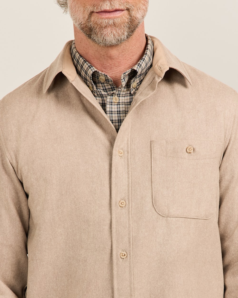 ALTERNATE VIEW OF MEN'S ELBOW-PATCH TRAIL SHIRT IN NATURAL MIX image number 4