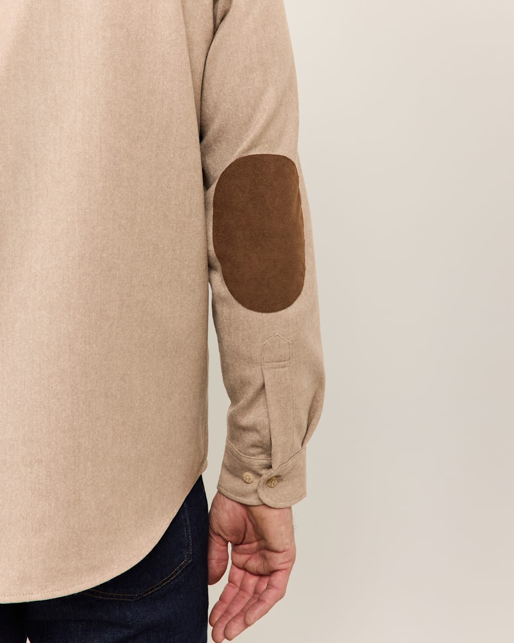 ALTERNATE VIEW OF MEN'S ELBOW-PATCH TRAIL SHIRT IN NATURAL MIX image number 5