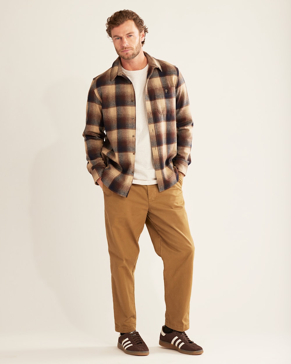 MEN'S PLAID ELBOW-PATCH TRAIL SHIRT IN BROWN/NAVY OMBRE image number 1