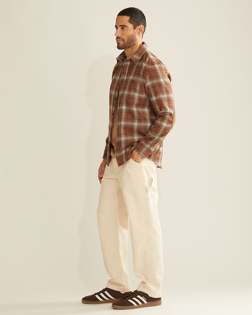 SIDE VIEW OF MEN'S PLAID ELBOW-PATCH TRAIL SHIRT IN GREY/COPPER OMBRE image number 2