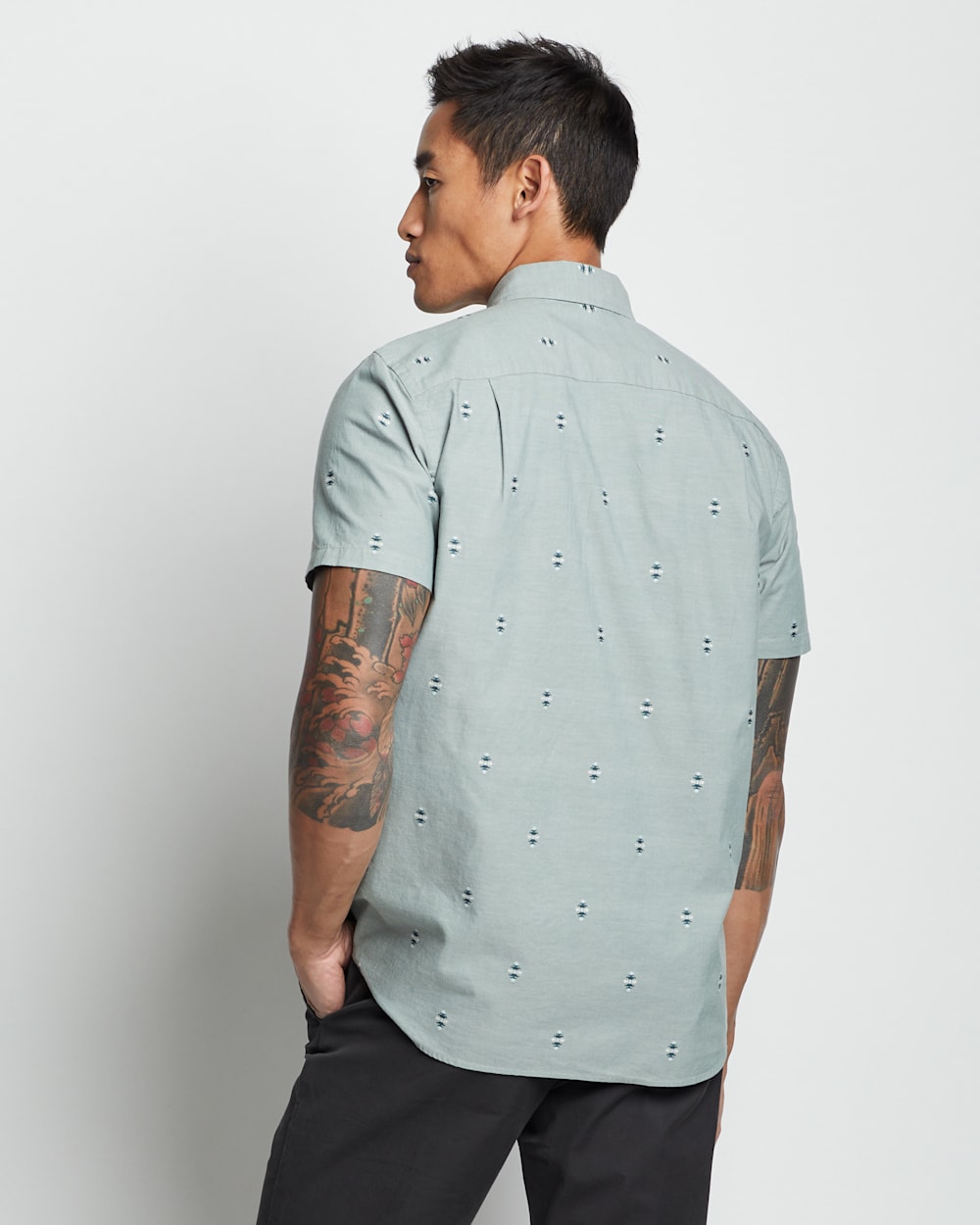 ALTERNATE VIEW OF MEN'S SHORT-SLEEVE CARSON CHAMBRAY DOBBY SHIRT IN CHAMBRAY DOBBY image number 4