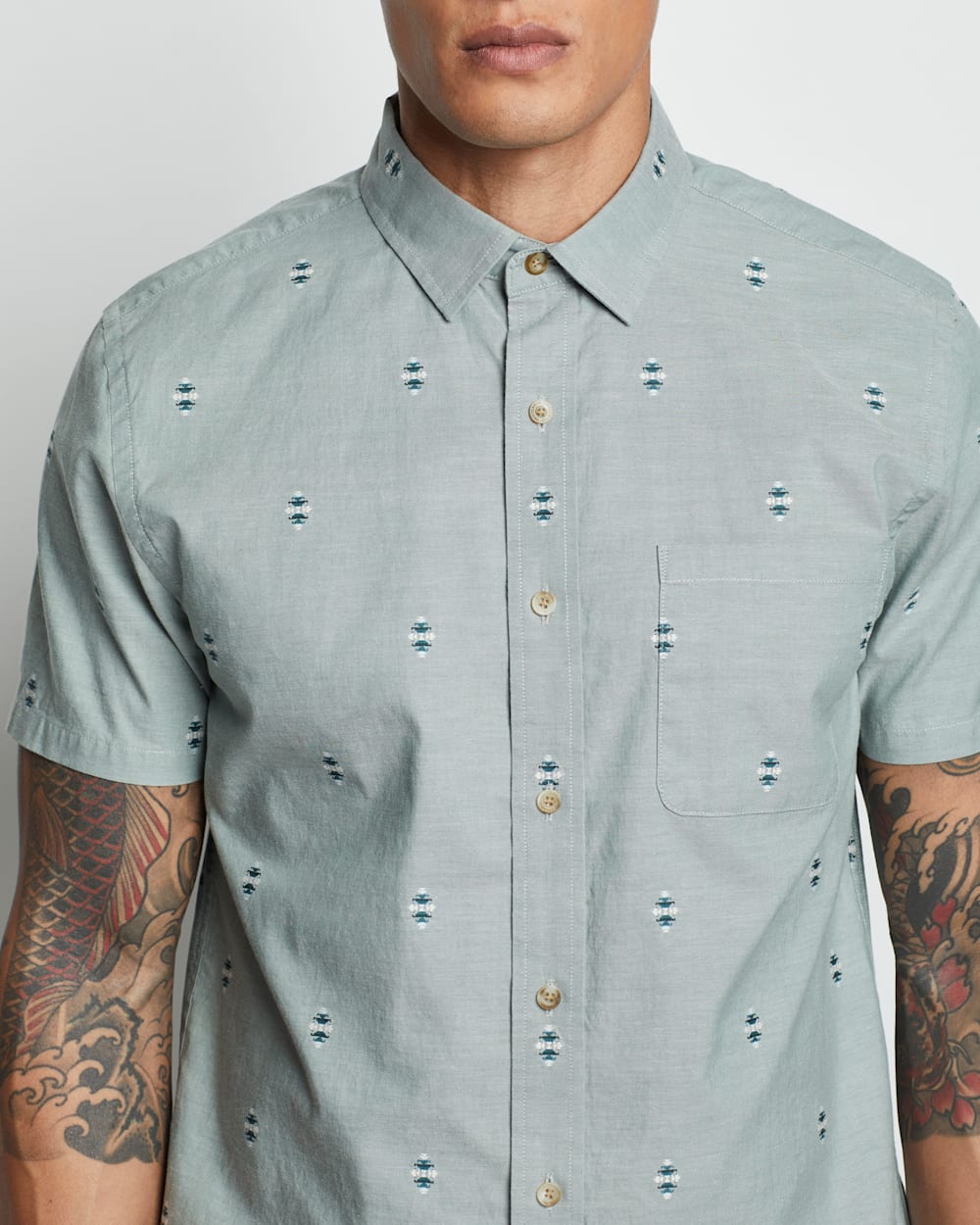 ALTERNATE VIEW OF MEN'S SHORT-SLEEVE CARSON CHAMBRAY DOBBY SHIRT IN CHAMBRAY DOBBY image number 5