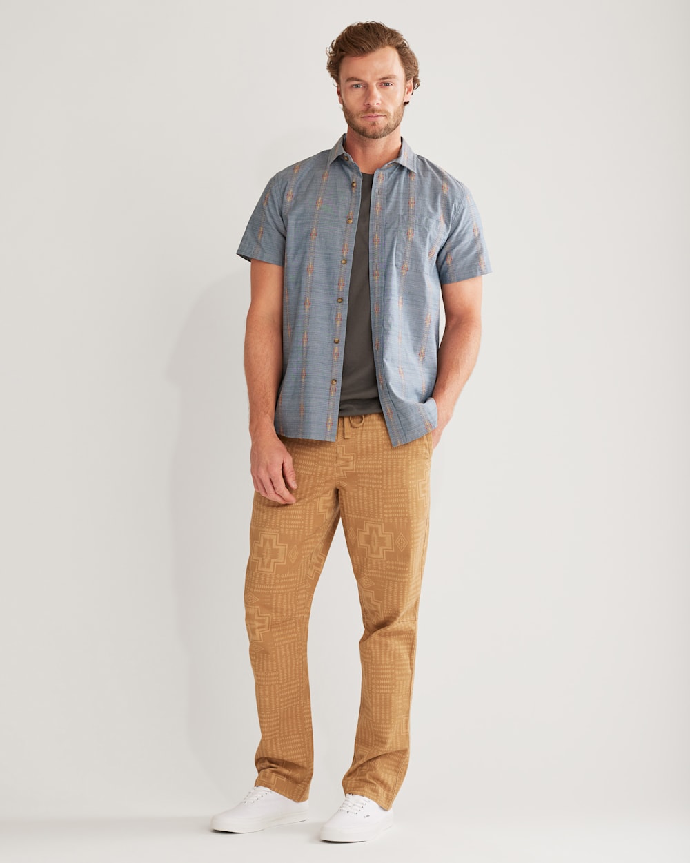 MEN'S SHORT-SLEEVE CARSON CHAMBRAY SHIRT IN DEEP BLUE image number 1