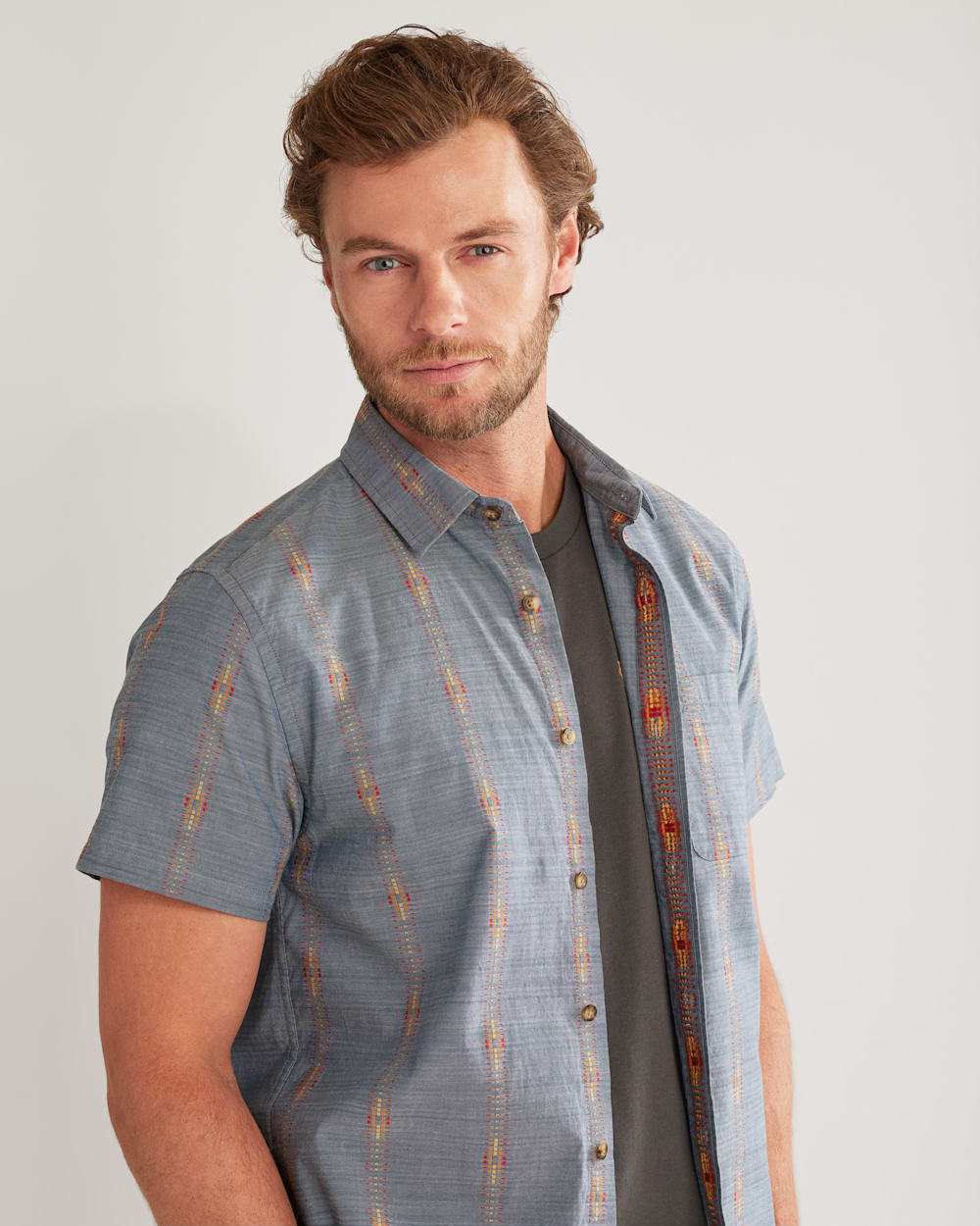 ALTERNATE VIEW OF MEN'S SHORT-SLEEVE CARSON CHAMBRAY SHIRT IN DEEP BLUE image number 4