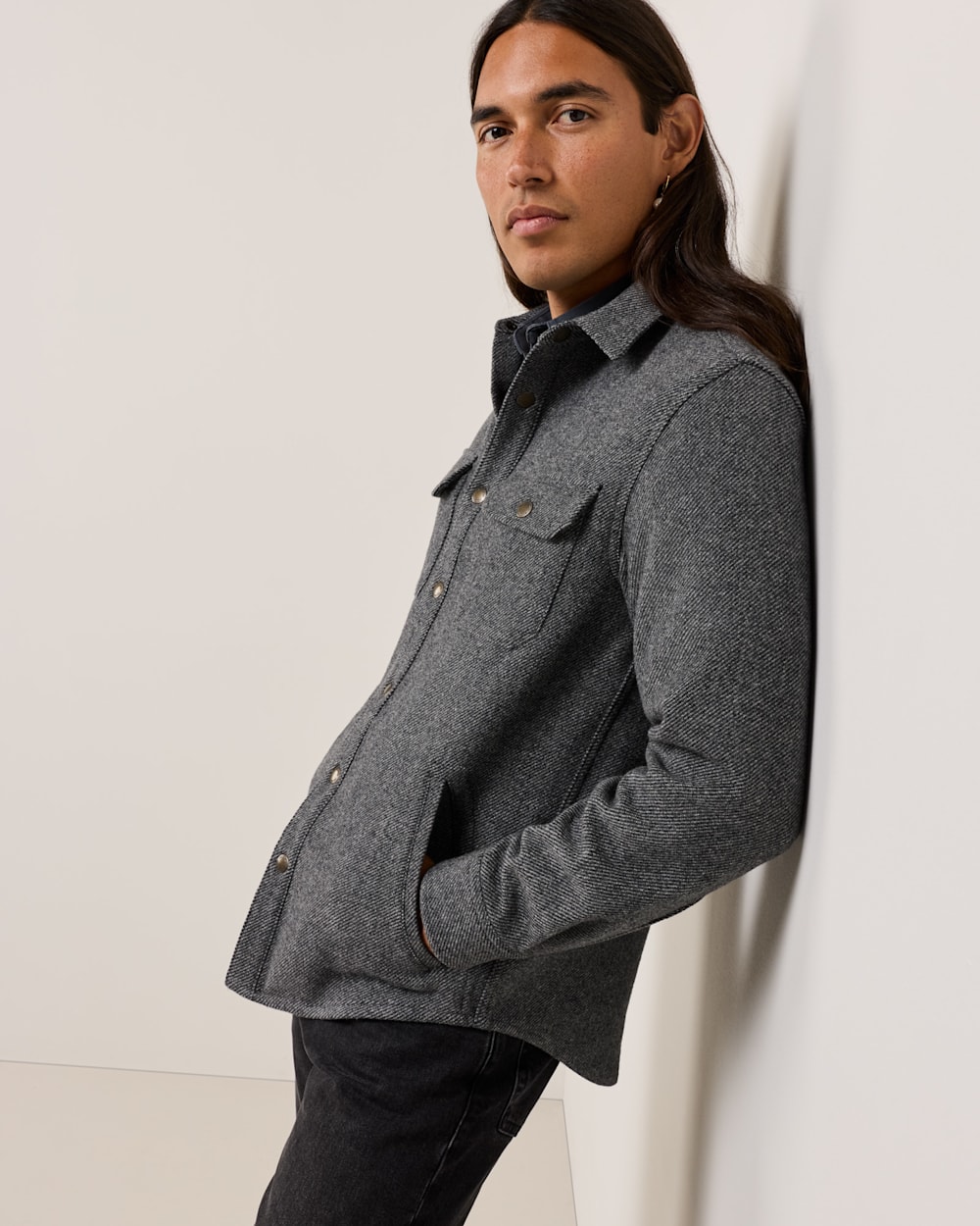 ALTERNATE VIEW OF MEN'S FOREST TWILL SHIRT JACKET IN CHARCOAL image number 4