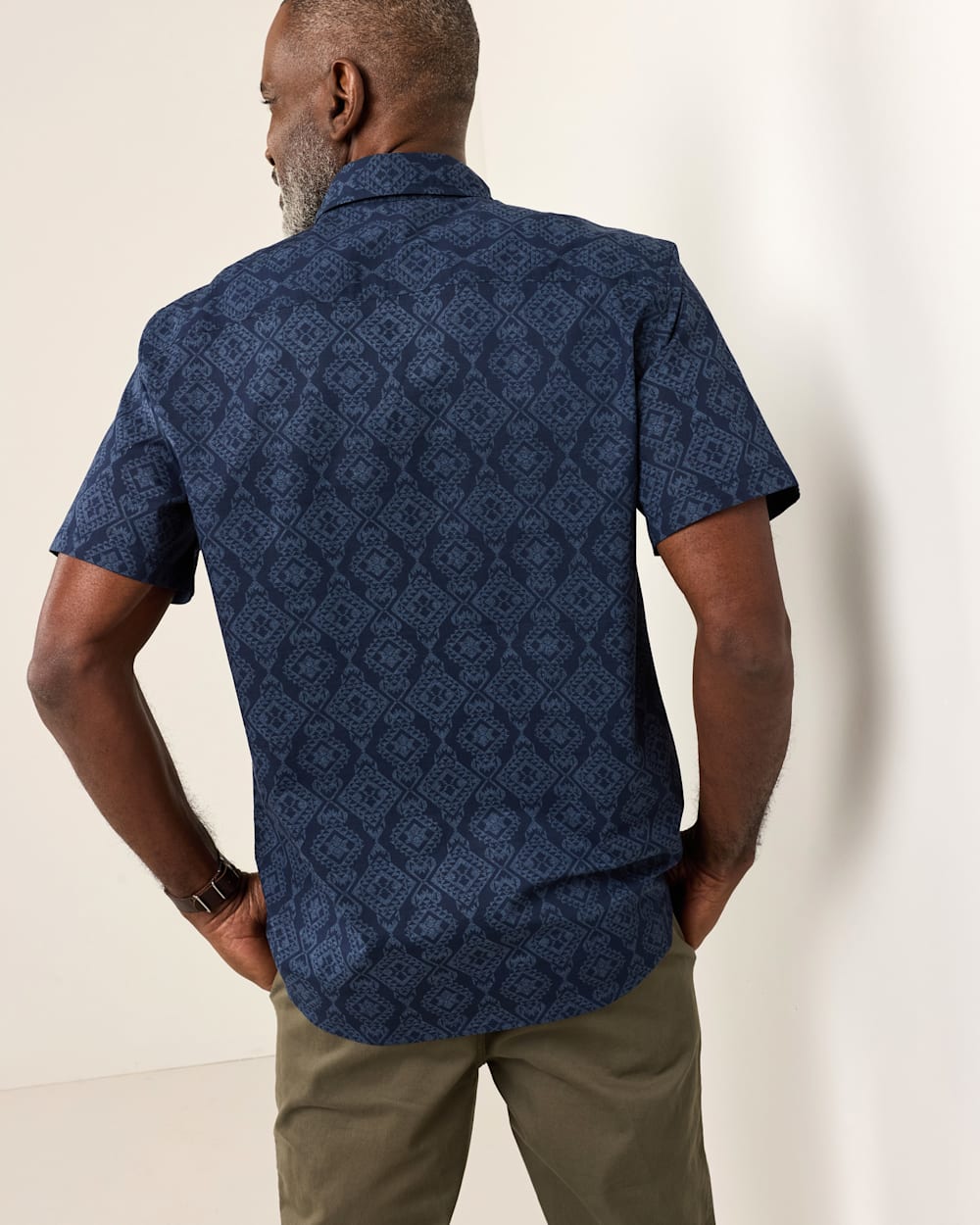 ALTERNATE VIEW OF MEN'S SHORT-SLEEVE SHORELINE COTTON SHIRT IN NAVY ECHO BAY image number 2