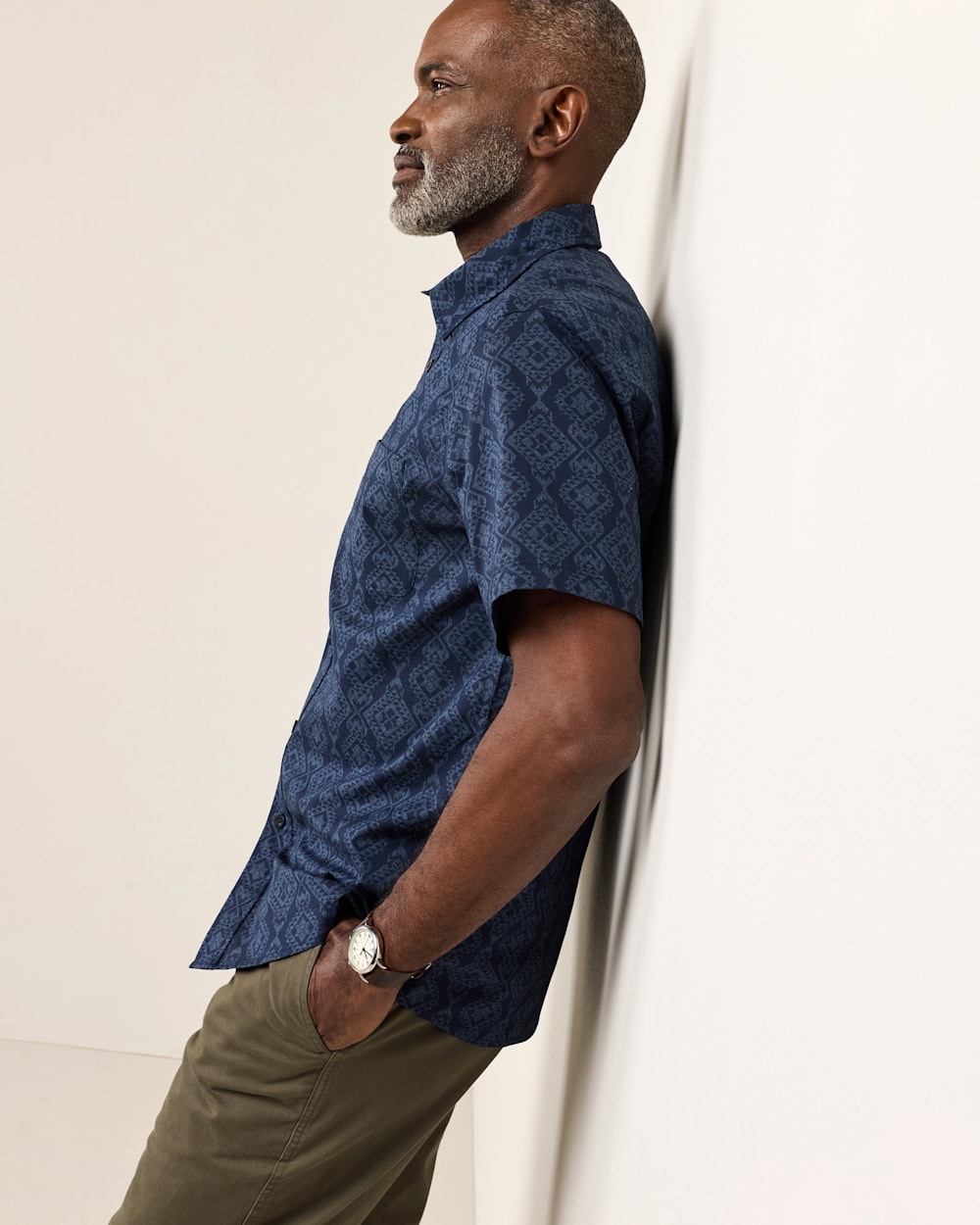 ALTERNATE VIEW OF MEN'S SHORT-SLEEVE SHORELINE COTTON SHIRT IN NAVY ECHO BAY image number 3