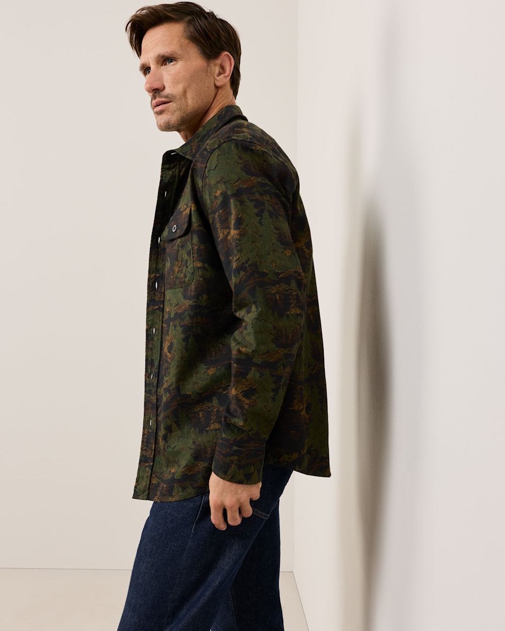ALTERNATE VIEW OF MEN'S SCENIC GUIDE TWILL SHIRT IN NAVY VALLEY image number 2