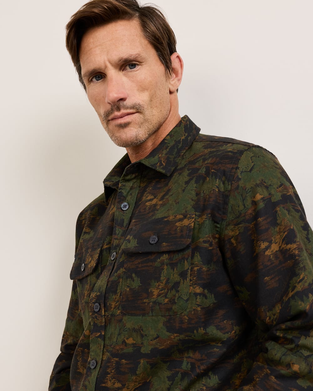 ALTERNATE VIEW OF MEN'S SCENIC GUIDE TWILL SHIRT IN NAVY VALLEY image number 4