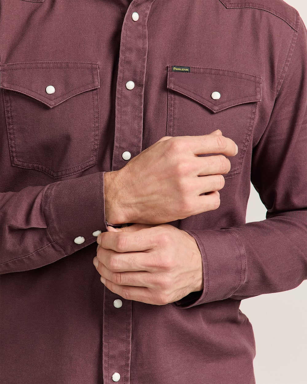 ALTERNATE VIEW OF MEN'S DILLON WESTERN TWILL SHIRT IN WASHED BERRY image number 4