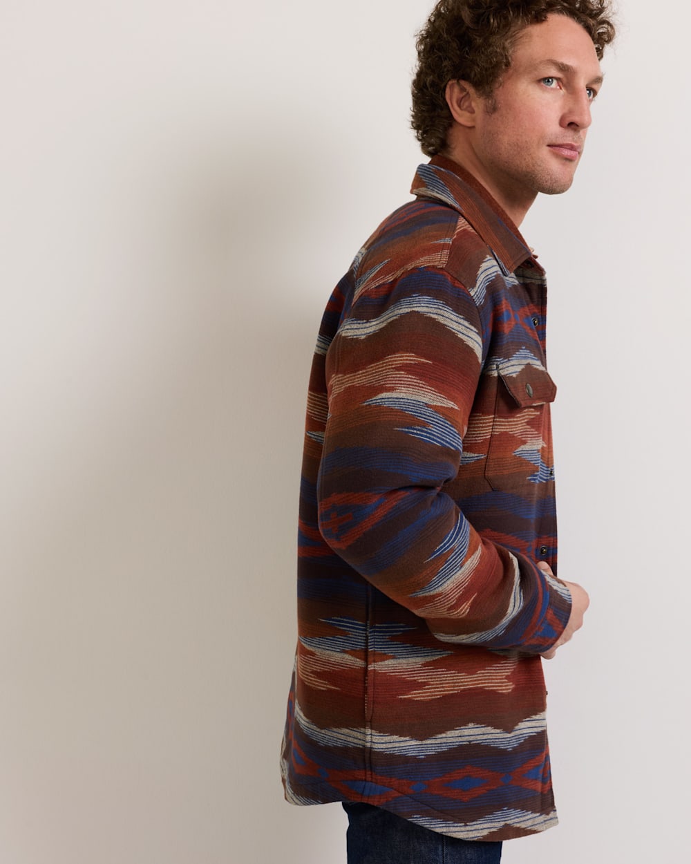 ALTERNATE VIEW OF MEN'S CROWN POINT QUILTED COTTON SHIRT JACKET IN BLUE/RED image number 3