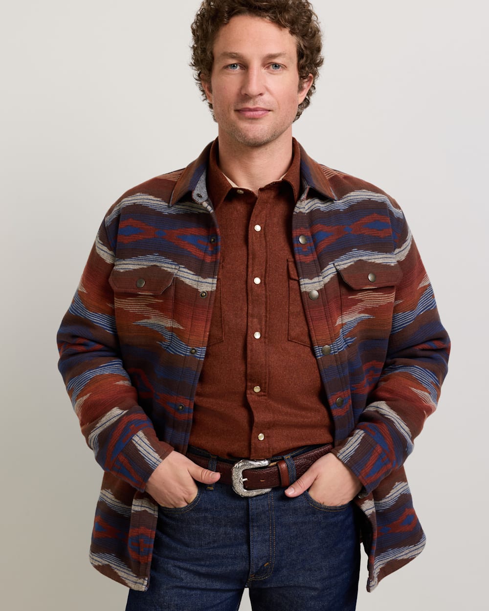 ALTERNATE VIEW OF MEN'S CROWN POINT QUILTED COTTON SHIRT JACKET IN BLUE/RED image number 4