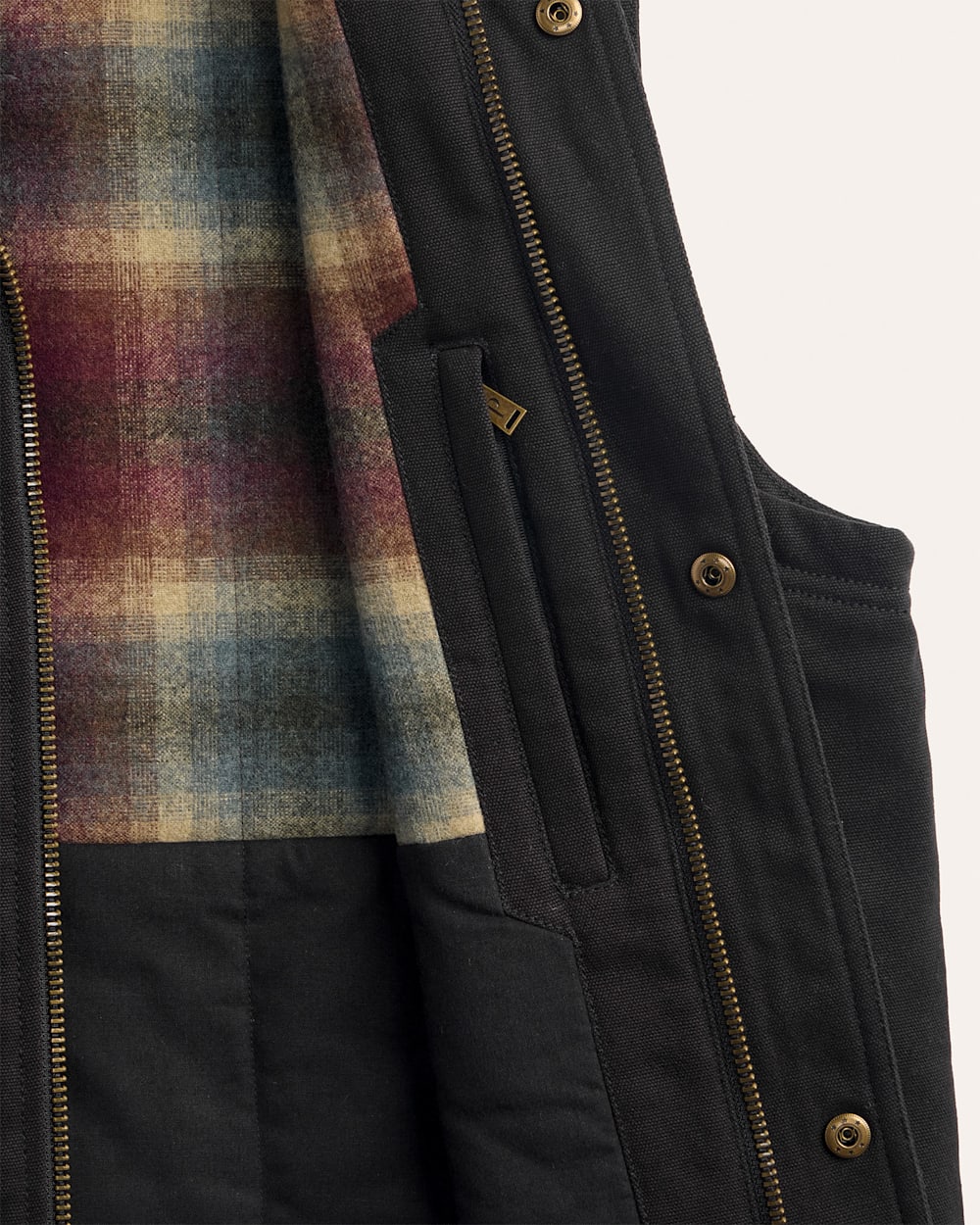 ALTERNATE VIEW OF MEN'S PINE GROVE CANVAS VEST IN BLACK image number 3