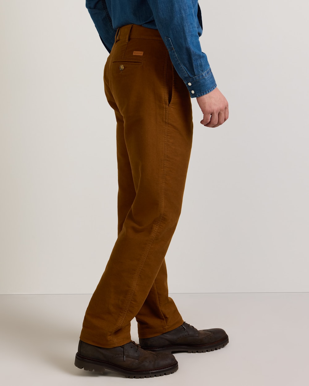 ALTERNATE VIEW OF MEN'S RELAXED MOLESKIN CHINO PANTS IN WHISKY image number 3