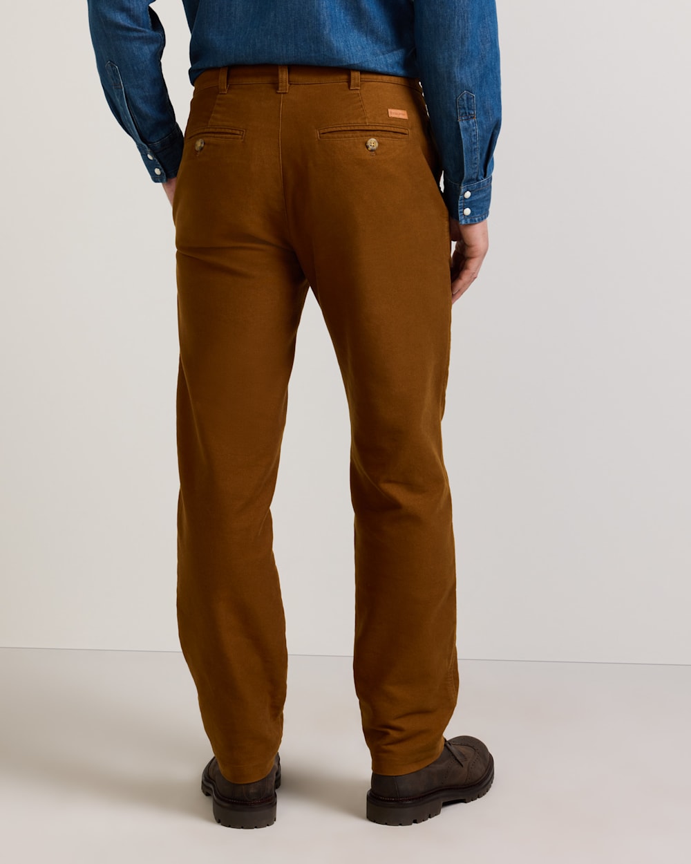 ALTERNATE VIEW OF MEN'S RELAXED MOLESKIN CHINO PANTS IN WHISKY image number 4
