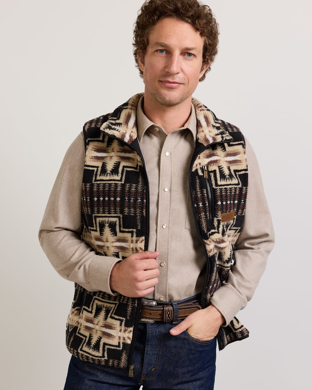 MEN'S HARDING FLEECE VEST IN BLACK/TAN image number 1